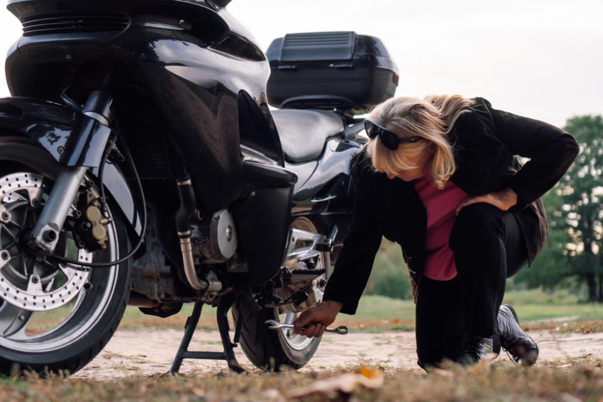 Besoin d’un avocat spécialisé en indemnisation des dommages corporels suite à un accident de moto ?